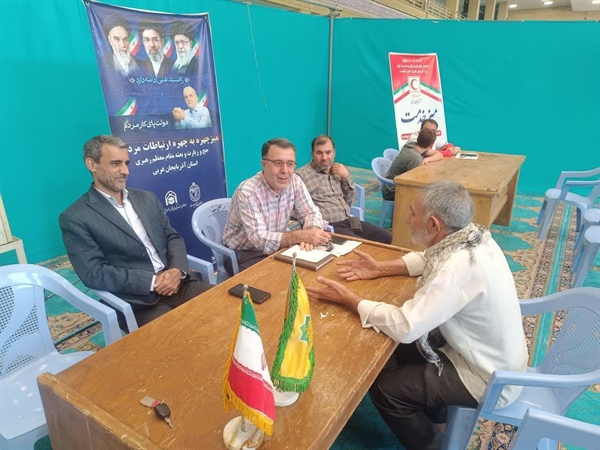  پاسخگویی مستقیم حج و زیارت استان به مردم در میز خدمت نماز جمعه 
